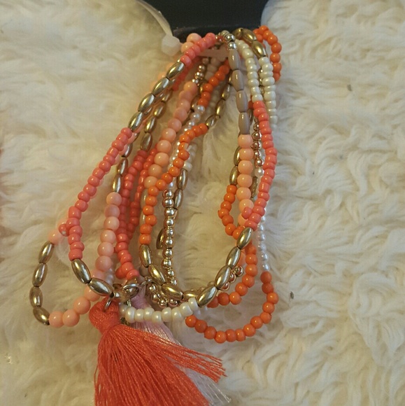 Beautiful Necklace & Bracelet Set - Picture 3 of 3